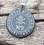 Amulett eines Kämpfers mit Schutzformel ALU (Kettenanhänger aus Horn)