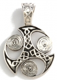 Tahan Triskele (Pendant in silver)