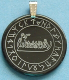 Felsenschiff im Kreis der Bardenrunen (Kettenanhänger aus Horn)