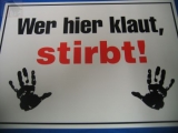 Wer hier klaut, stirbt (Türschild)